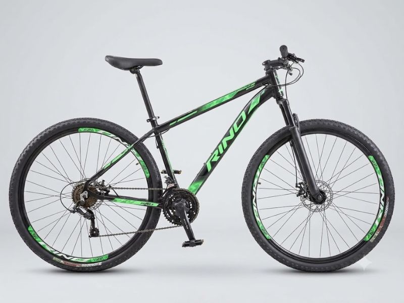 Bicicleta Rino Start RX 1.4 Aro 29 24V preta com detalhes verdes, quadro de alumínio e suspensão dianteira.